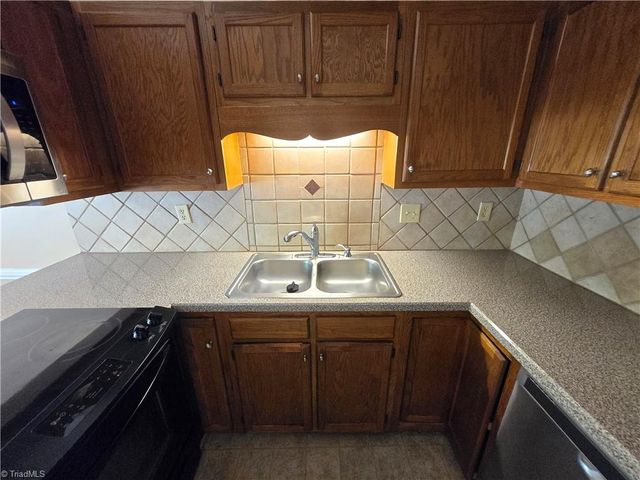 15 Collwood Court, Greensboro, NC 27409