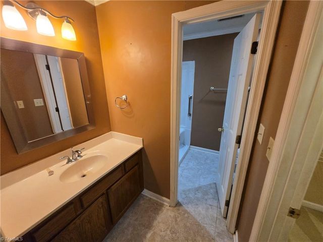 15 Collwood Court, Greensboro, NC 27409