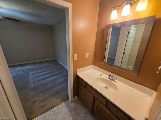 15 Collwood Court, Greensboro, NC 27409