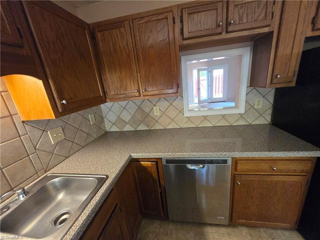 15 Collwood Court, Greensboro, NC 27409
