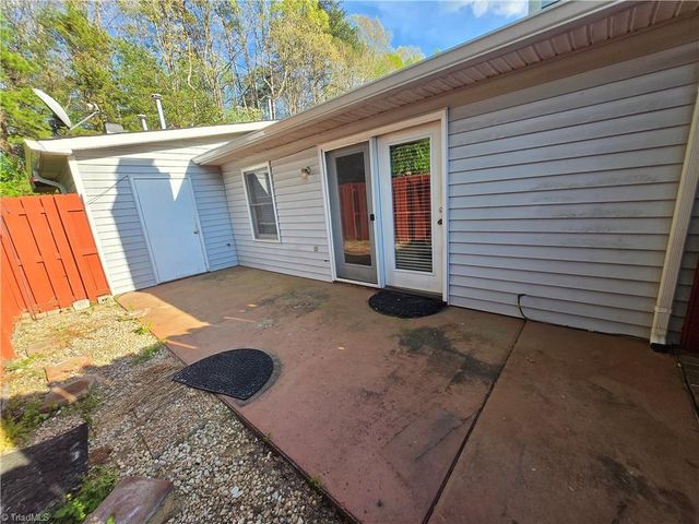 15 Collwood Court, Greensboro, NC 27409