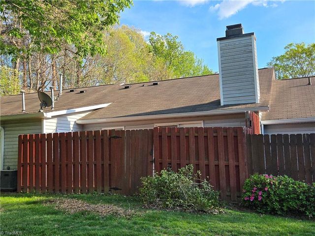 15 Collwood Court, Greensboro, NC 27409