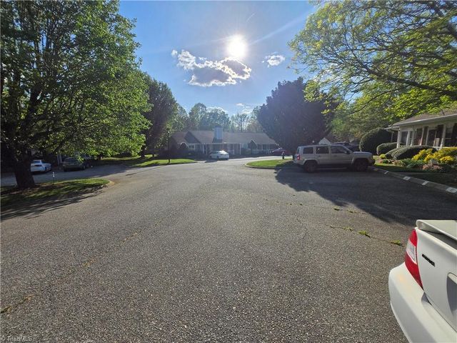 15 Collwood Court, Greensboro, NC 27409