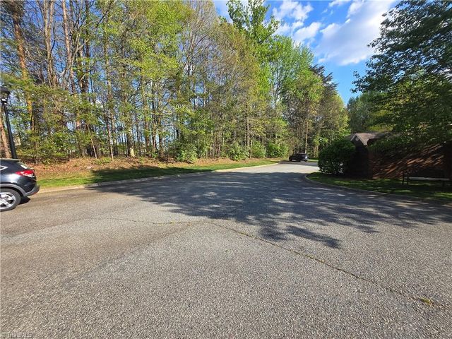 15 Collwood Court, Greensboro, NC 27409