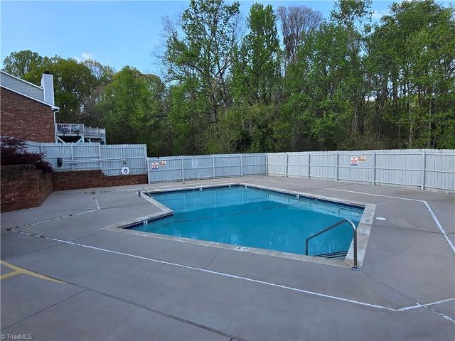 15 Collwood Court, Greensboro, NC 27409