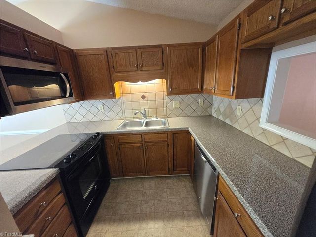 15 Collwood Court, Greensboro, NC 27409