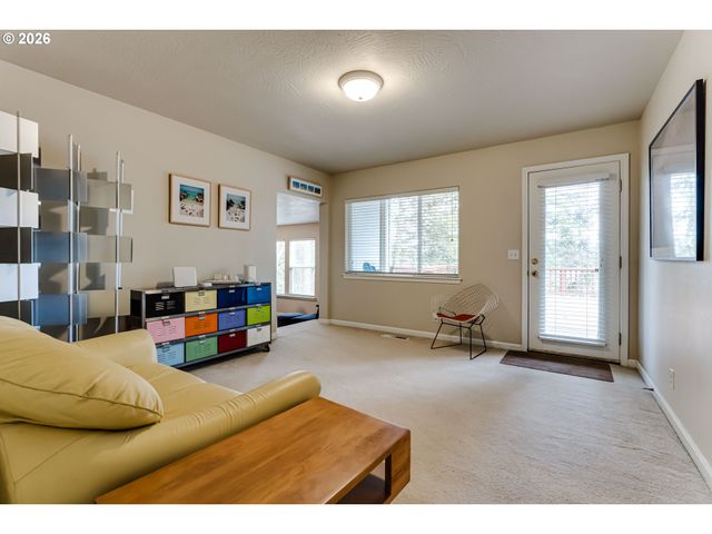 3593 LAWRENCE St, Eugene, OR 97405