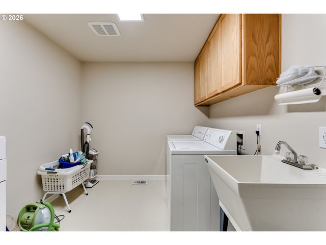 3593 LAWRENCE St, Eugene, OR 97405