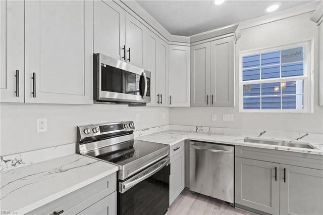 220 W 27th ST, Norfolk, VA 23517