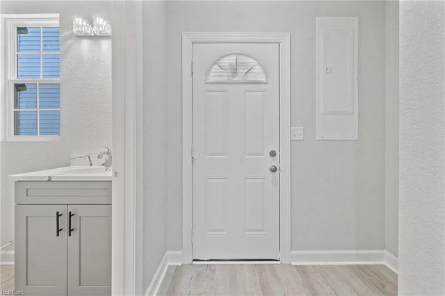 220 W 27th ST, Norfolk, VA 23517