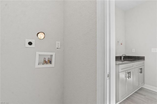 220 W 27th ST, Norfolk, VA 23517