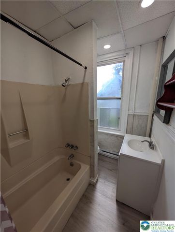 729 East 4th Street Apt 2, Bethlehem City, PA 18015