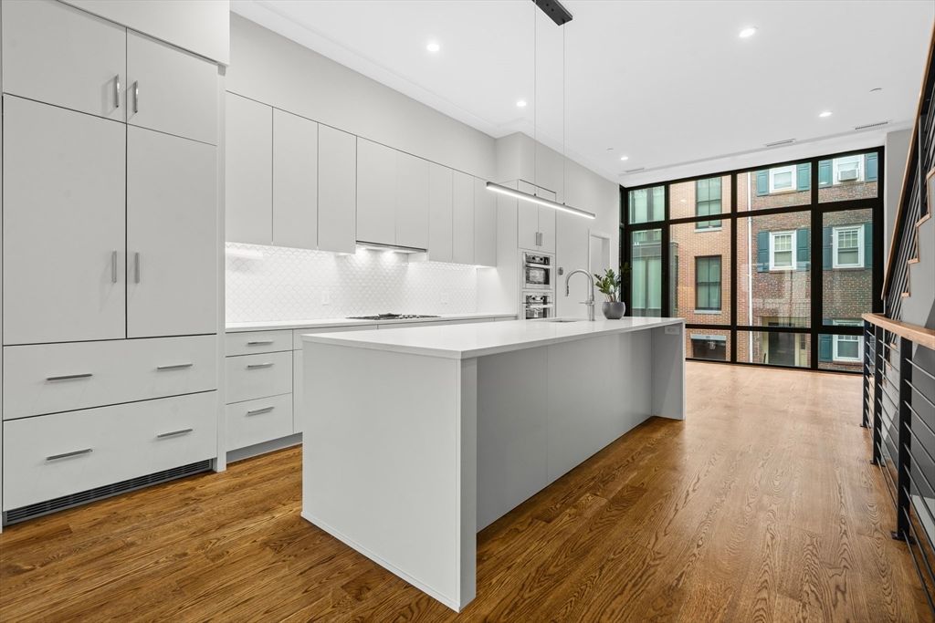 1-17 Edgerly Pl 13, Boston, MA 02116
