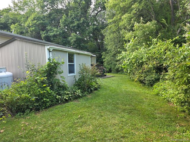 35 Perry Road, Hyde Park, NY 12538