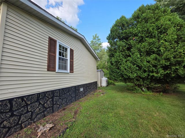 35 Perry Road, Hyde Park, NY 12538