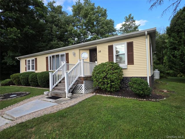 35 Perry Road, Hyde Park, NY 12538