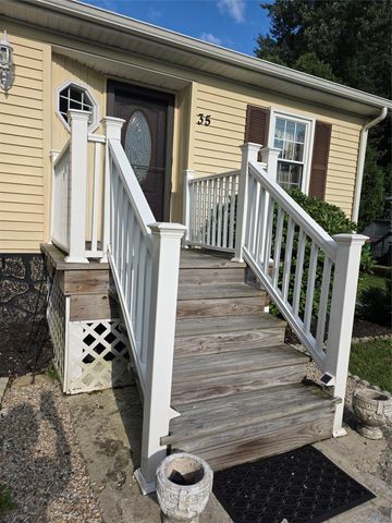 35 Perry Road, Hyde Park, NY 12538