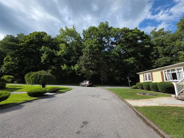 35 Perry Road, Hyde Park, NY 12538
