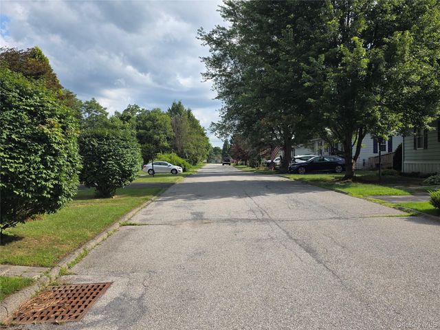 35 Perry Road, Hyde Park, NY 12538