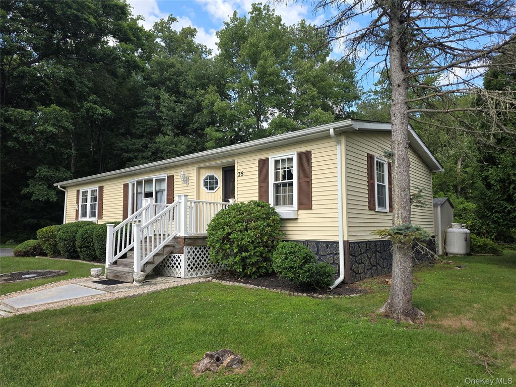 35 Perry Road, Hyde Park, NY 12538
