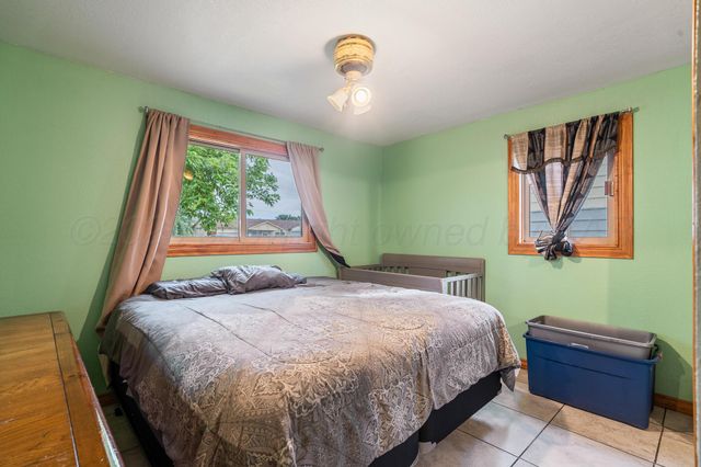 1220 E Darby Avenue, Pampa, TX 79065