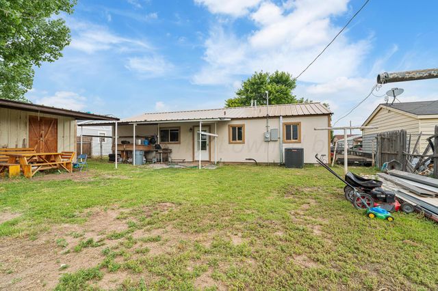 1220 E Darby Avenue, Pampa, TX 79065