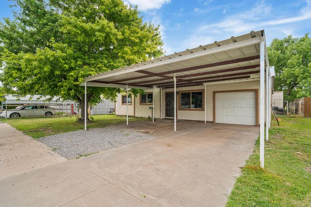 1220 E Darby Avenue, Pampa, TX 79065