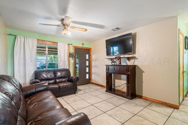 1220 E Darby Avenue, Pampa, TX 79065