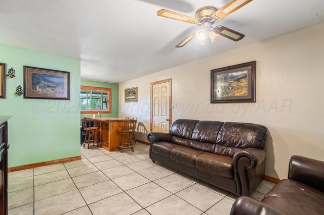 1220 E Darby Avenue, Pampa, TX 79065