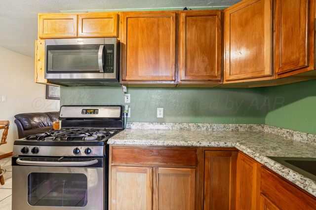 1220 E Darby Avenue, Pampa, TX 79065