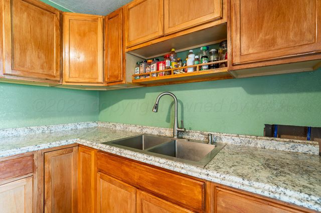 1220 E Darby Avenue, Pampa, TX 79065