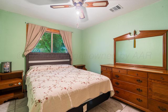 1220 E Darby Avenue, Pampa, TX 79065