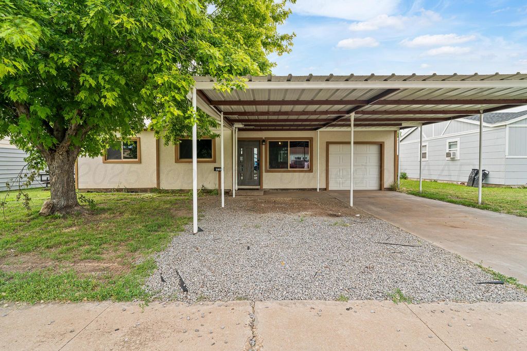 1220 E Darby Avenue, Pampa, TX 79065