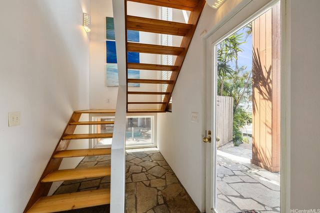8 Prospect Street, Honolulu, HI 96813