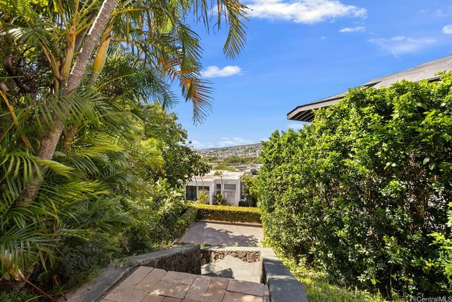 8 Prospect Street, Honolulu, HI 96813