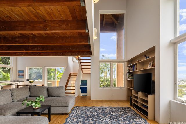 8 Prospect Street, Honolulu, HI 96813