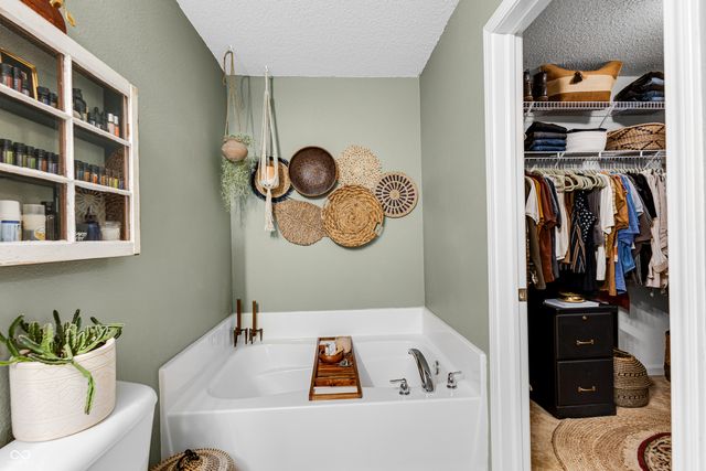 12615 Old Pond Road, Noblesville, IN 46060