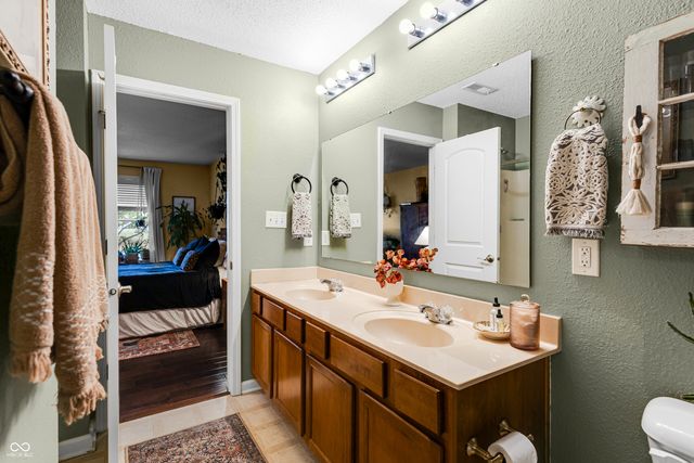 12615 Old Pond Road, Noblesville, IN 46060