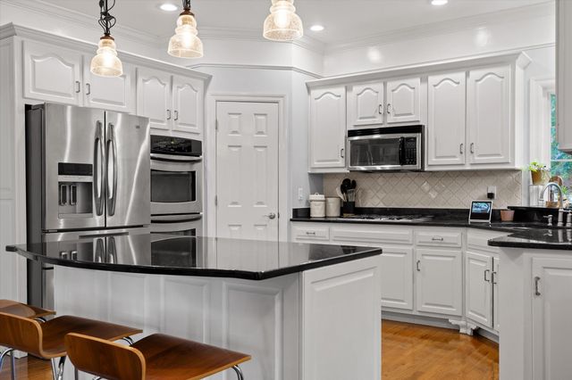6504 Queensbury Lane, Hixson, TN 37343