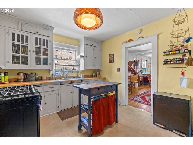 3815 Se 64TH Ave, Portland, OR 97206