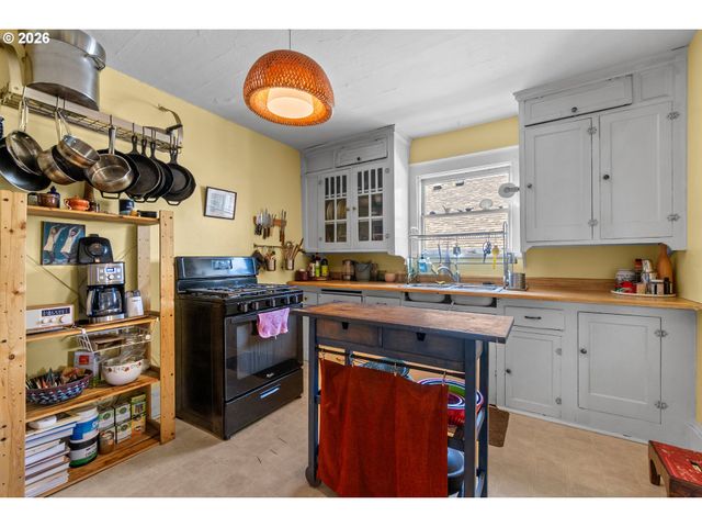 3815 Se 64TH Ave, Portland, OR 97206