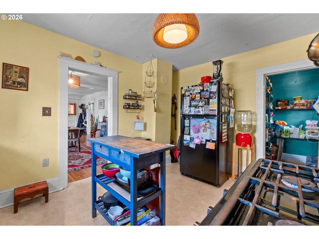 3815 Se 64TH Ave, Portland, OR 97206