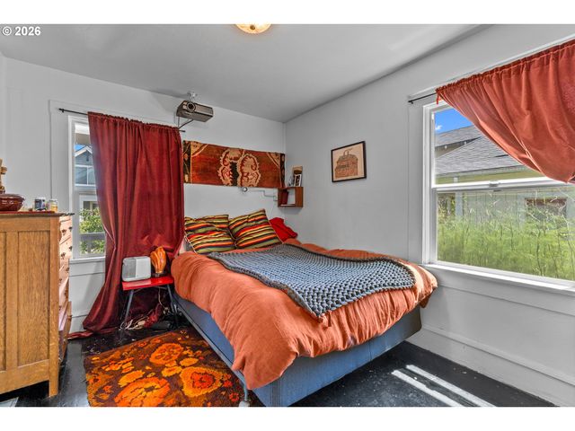 3815 Se 64TH Ave, Portland, OR 97206
