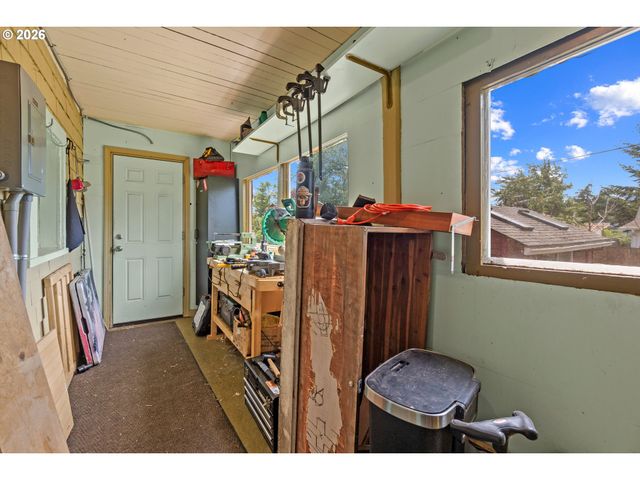 3815 Se 64TH Ave, Portland, OR 97206