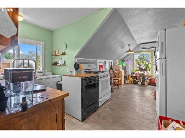 3815 Se 64TH Ave, Portland, OR 97206
