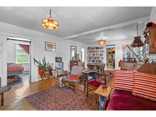 3815 Se 64TH Ave, Portland, OR 97206