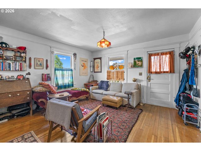 3815 Se 64TH Ave, Portland, OR 97206