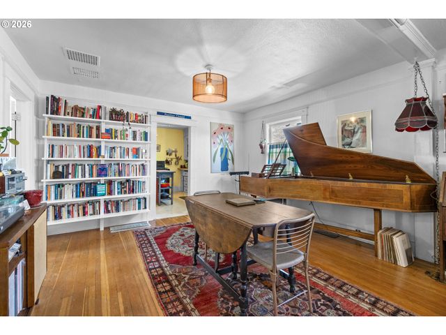 3815 Se 64TH Ave, Portland, OR 97206