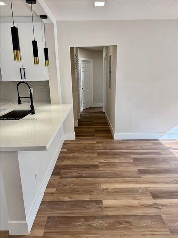 7951 NW 30th St, Davie, FL 33024