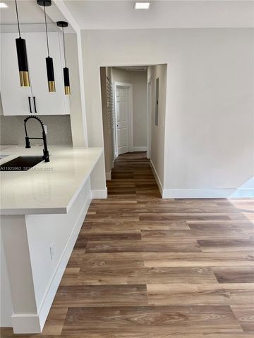 7951 NW 30th St, Davie, FL 33024